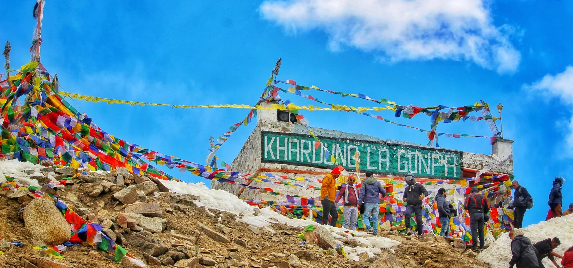 Ladakh vs Kashmir: Which One Should You Visit?