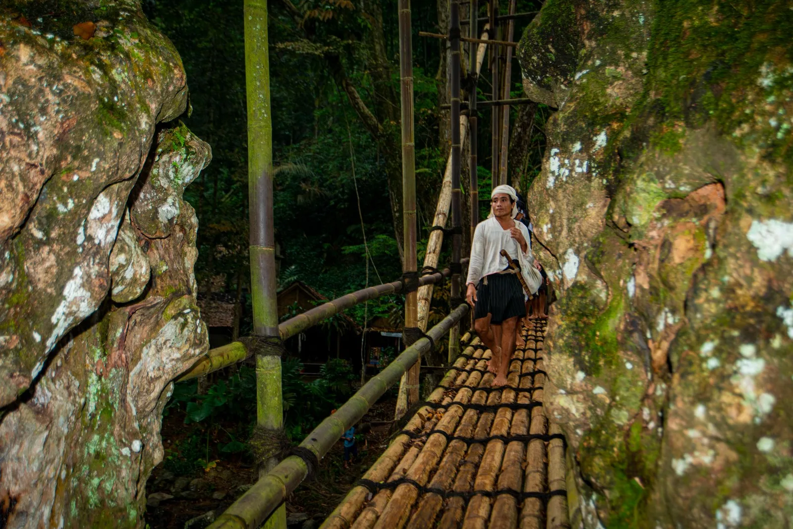 6 Days Meghalaya | Mawryngkhang Bamboo Trek & Umngot River