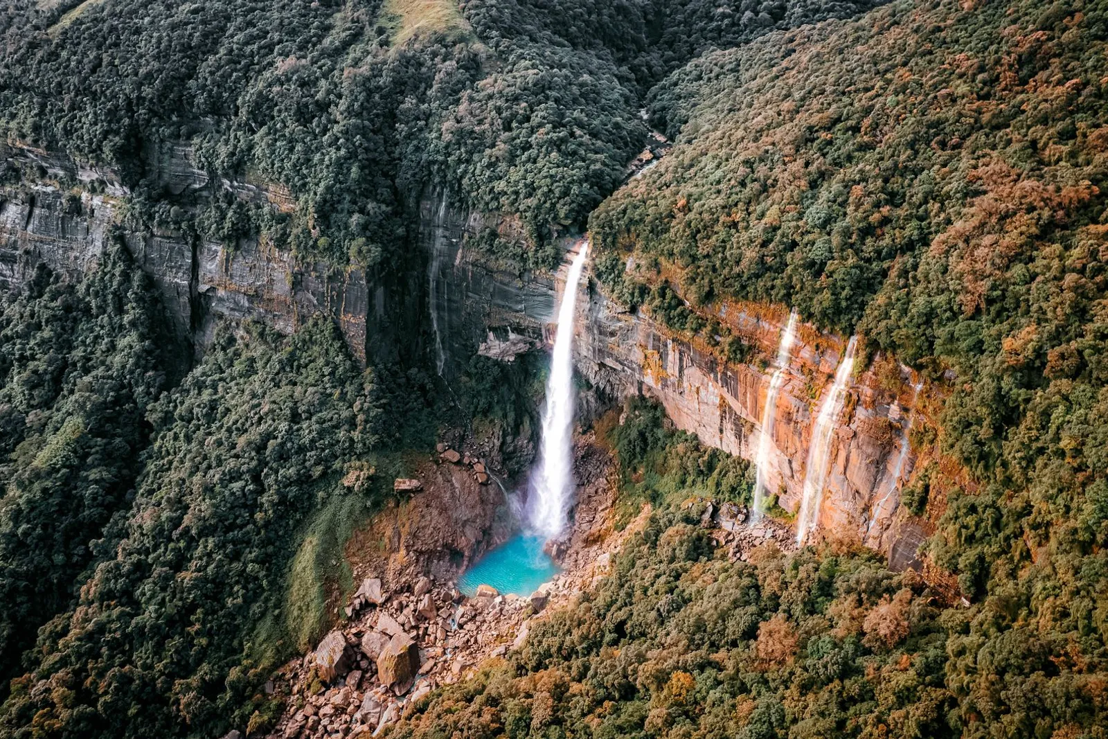 Nohkalikai falls